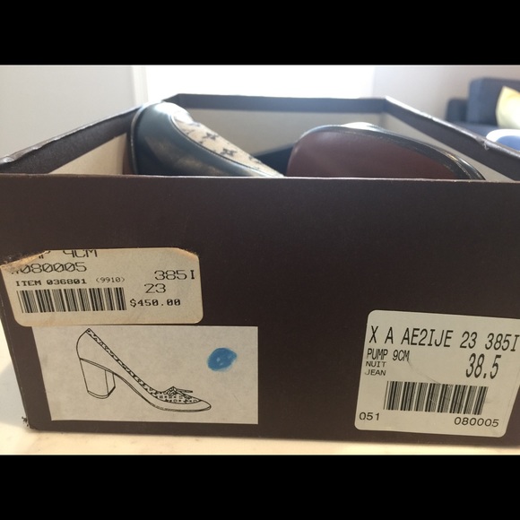 Louis Vuitton Pump Heels - Picture 4 of 4